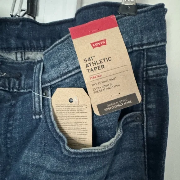 Levi’s Classic Blue Denim Jeans Athletic Taper - Picture 3 of 4